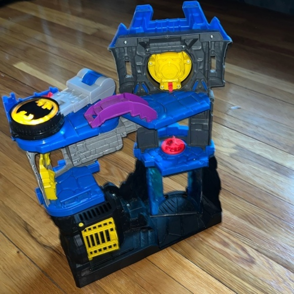 Kids Imaginext large working Batman DC comics play set EUC.